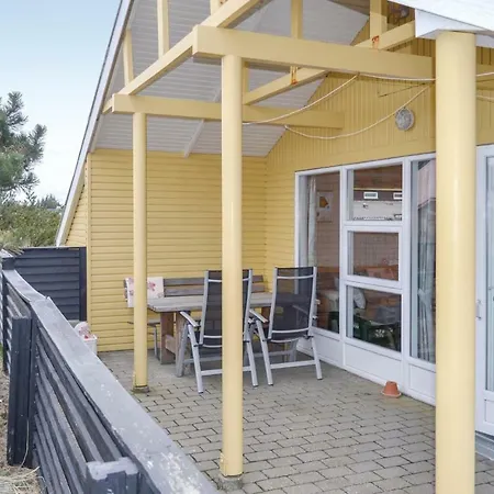 Semesterbostad Hvide Sande With A Fireplace 01