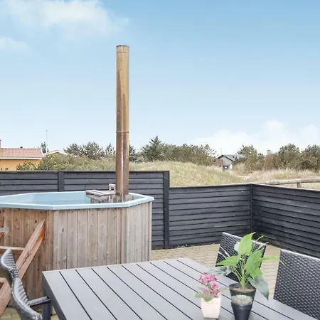 Hvide Sande With A Fireplace 01 Semesterbostad *